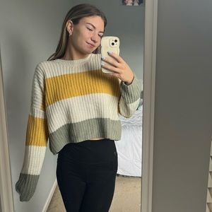 cute cropped fall sweater size: M, good condition